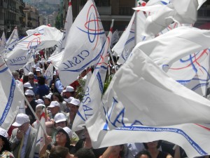 I manifestanti per le strade di Cosenza